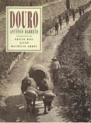 DOURO. Fotografias de Emilio Biel, Alvão e Mauricio Abreu.